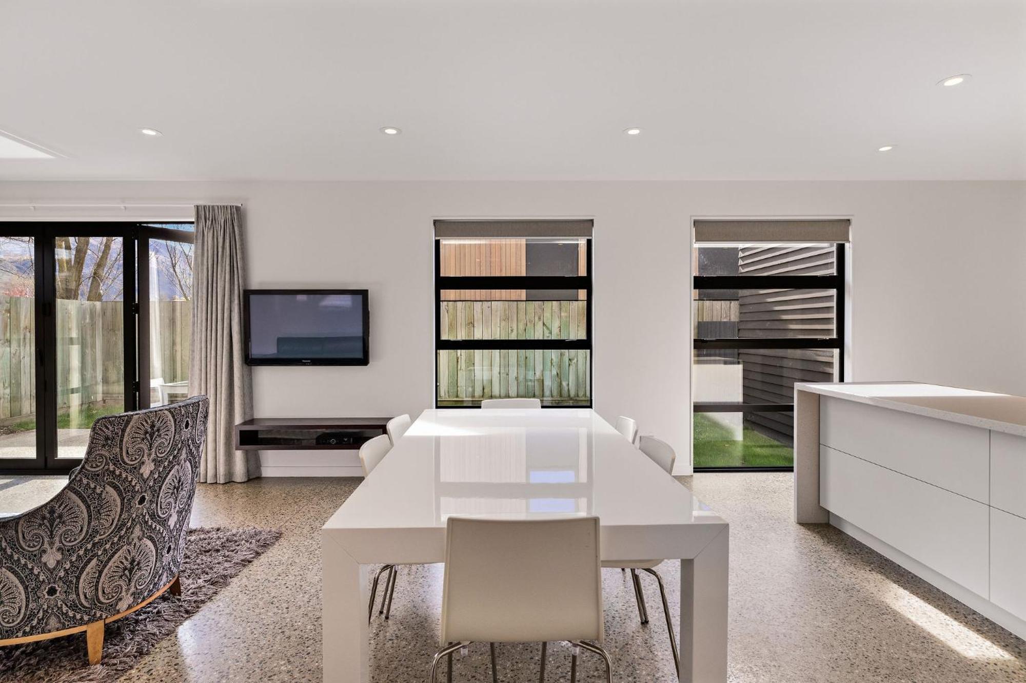 Apartments On Upton Wanaka Exterior photo