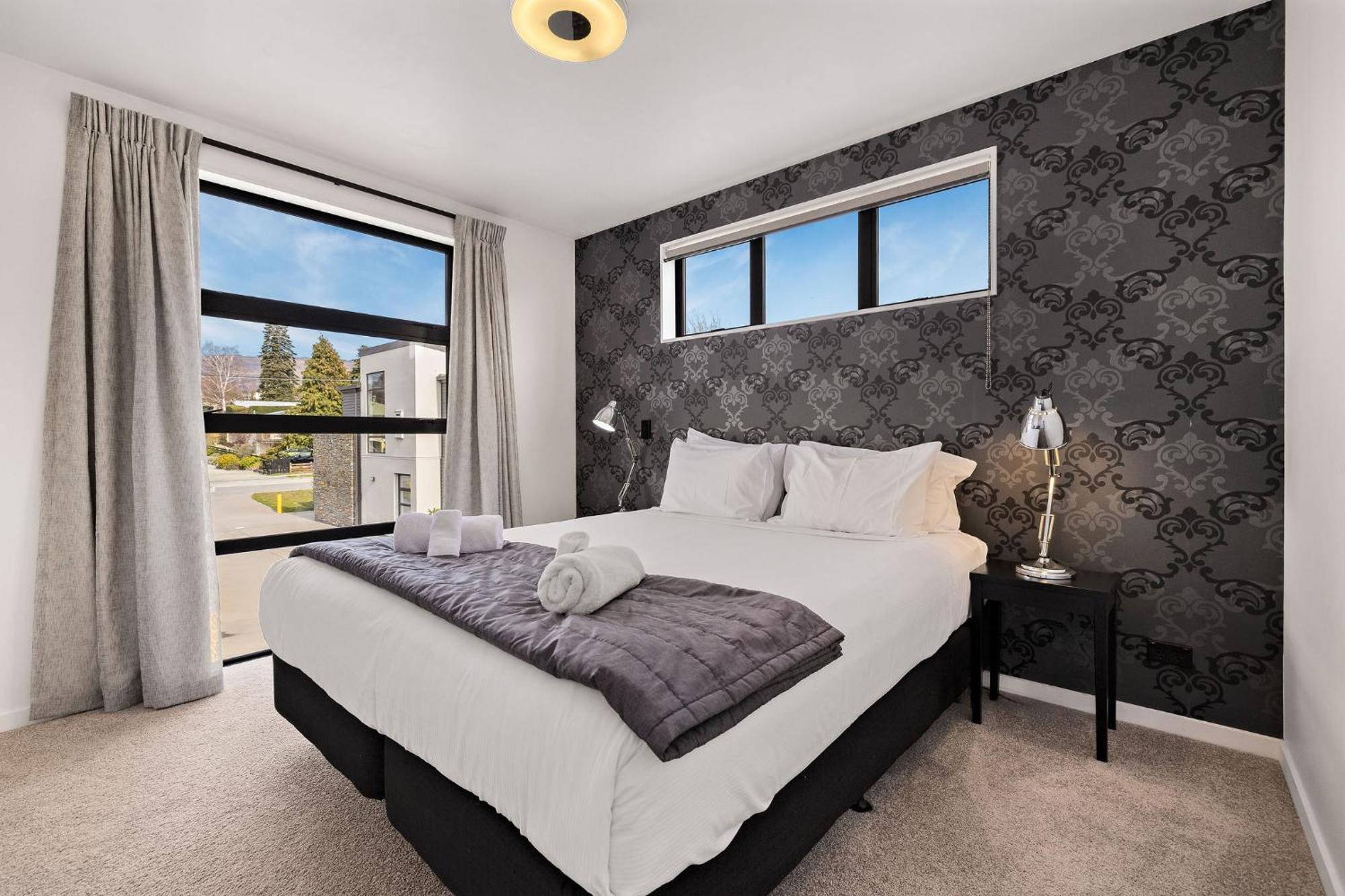 Apartments On Upton Wanaka Exterior photo